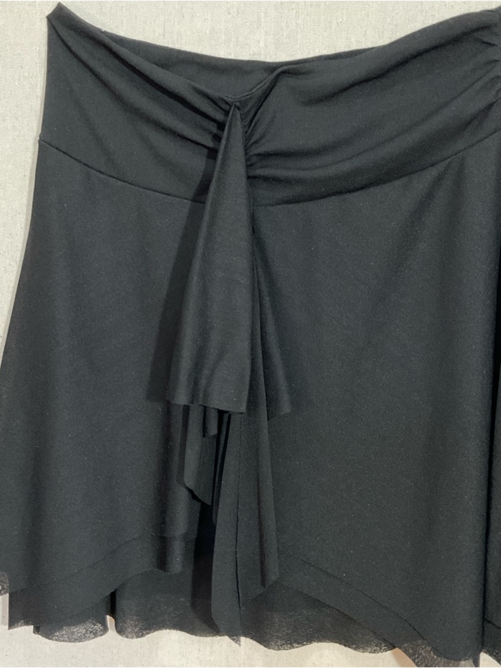 Cover Me Black ruffle front l mini skirt – made in Canada – M/L A+